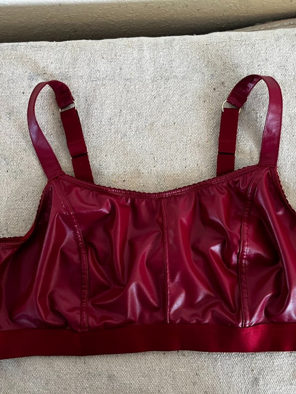 Torrid Curve Woman's Red Plus-Size Pleather Wireless Bralette Bra Sz 2